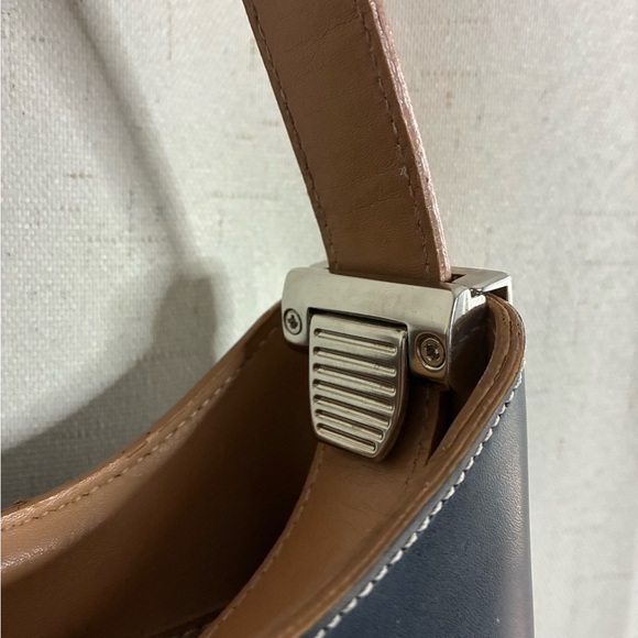 Tod’s Black Leather Shoulder Bag Adjustable Strap Tan Trim Italy - Picture 8 of 11